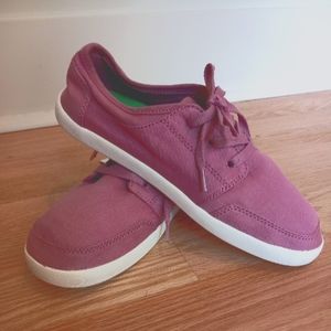 Brand new Sanuk Y LIL VAGABOND Lace Sneakers.